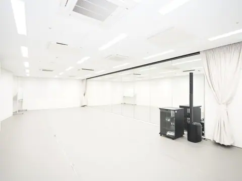 パルテノン多摩 リハーサル室・練習室：ミラー壁のリハーサル室
