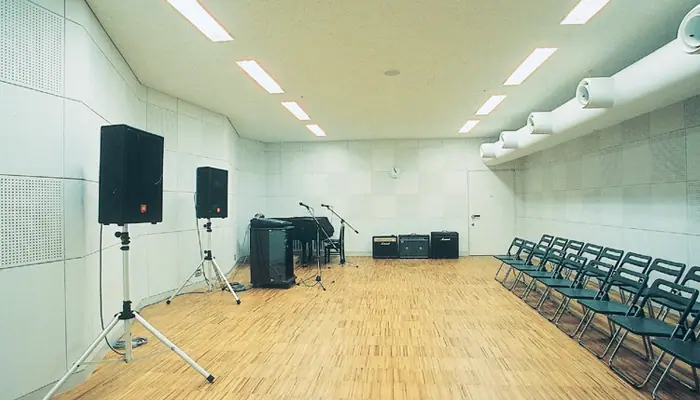 田原本青垣生涯学習センター 音楽スタジオ(音楽スタジオのスピーカーとアンプ)