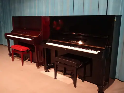 宇都宮市立視聴覚ライブラリー スタジオ：アップライトピアノ2台