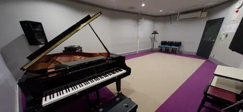 サンハート（横浜市旭区民文化センター）音楽工房：グランドピアノのある音楽工房