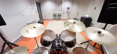 サンハート（横浜市旭区民文化センター）音楽工房：ドラムセット