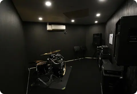 パピーミュージック 名古屋みなとスタジオ：ドラムとアンプのあるスタジオ