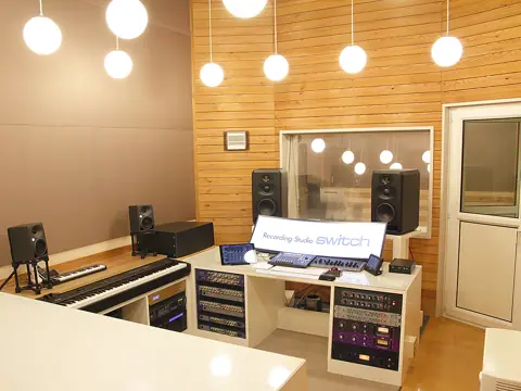 Recording Studio Switch(レコーディングスタジオ・スイッチ)(コントロールルーム)