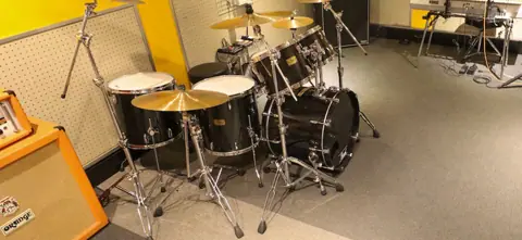 Studio レジスタ：ドラムセットとアンプ