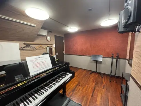 アール・エイチ・ワイ 貸し音楽練習室 RHY甲東園(グランドピアノの部屋(甲東園1))