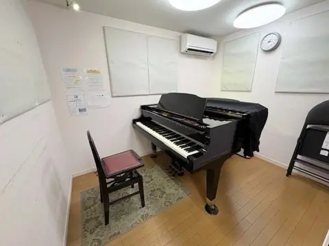 アール・エイチ・ワイ 貸し音楽練習室 RHY甲東園：グランドピアノの部屋