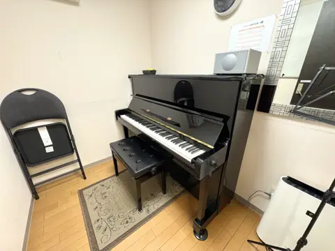 アール・エイチ・ワイ 貸し音楽練習室 RHY甲東園：アップライトピアノの部屋