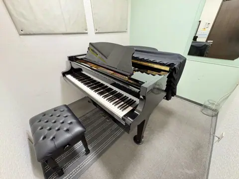 RHY梅田：グランドピアノ