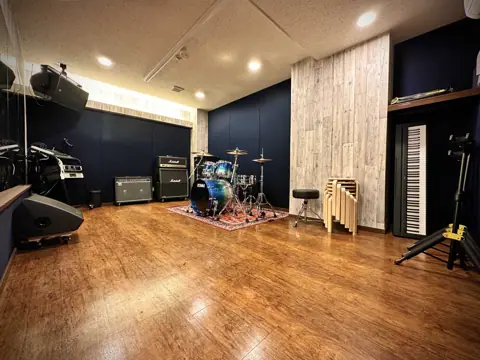 リンキィディンクスタジオ 蒲田(ドラムとアンプのある練習室)