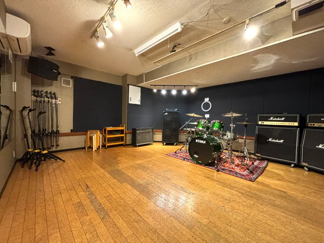リンキィディンクスタジオ 葛西店（ドラムとアンプのある練習室）