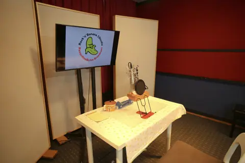 Rock'n' Banana 1 Studio：マイクのあるブース