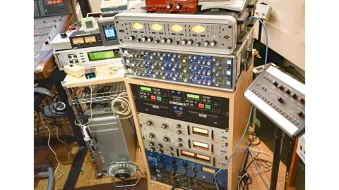 Rock'n' Banana 1 Studio：アウトボードのラック