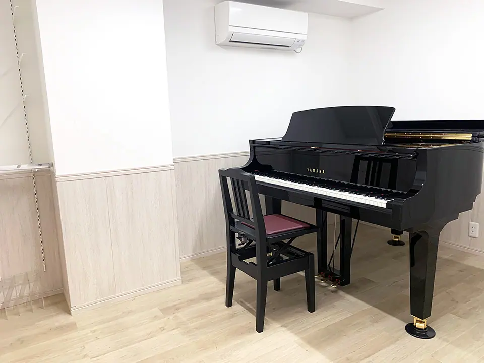 山響楽器店 青葉台センター(グランドピアノのある室内)