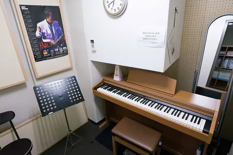 三響楽器 スタジオ：レッスン室