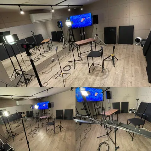 SECRETSTUDIO & STUDIO IKUWA BASE：譜面台や機材のある室内