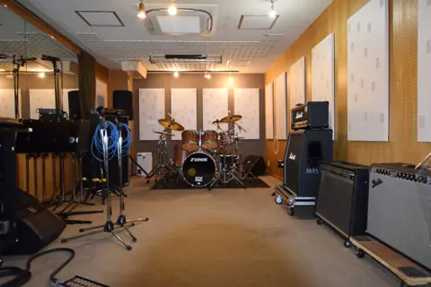 スタジオセイショウ（STUDIO SEISHO）（ドラムとアンプのあるスタジオ）