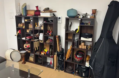 瀬楽スタジオ：小物打楽器の棚