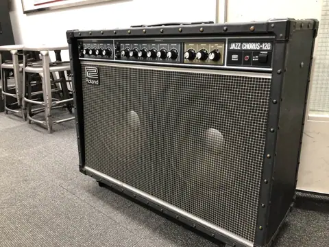 島村楽器 イオンモール千葉ニュータウン店 レンタルスタジオ：ローランドのギターアンプ