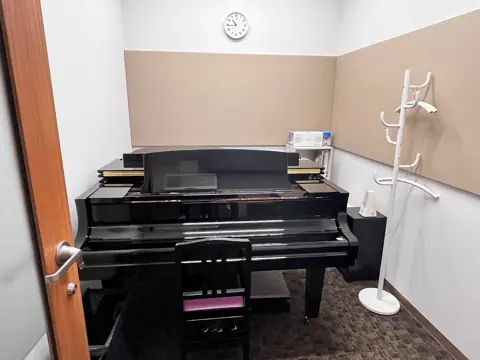 島村楽器 アミュプラザ長崎店：グランドピアノの部屋
