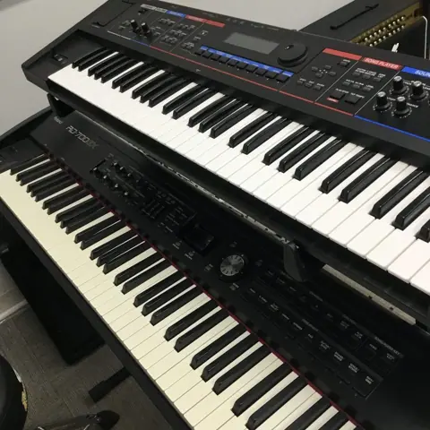 島村楽器 アミュプラザ博多店 スタジオ：キーボード
