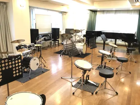 島村楽器 ミュージックサロン葛西 レッスン室レンタル（ドラムとグランドピアノのある部屋）