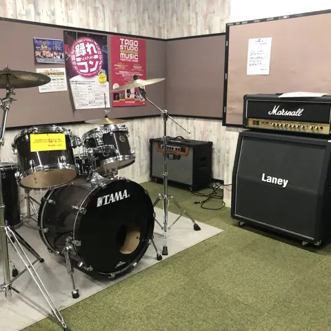 島村楽器 大宮店：ドラム・アンプのある練習室