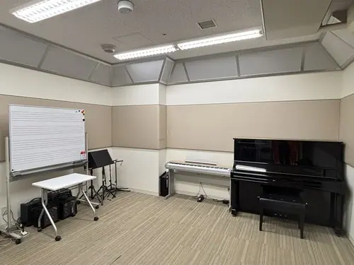 島村楽器 札幌クラシック店 音楽スタジオ（アップライトピアノのある部屋）
