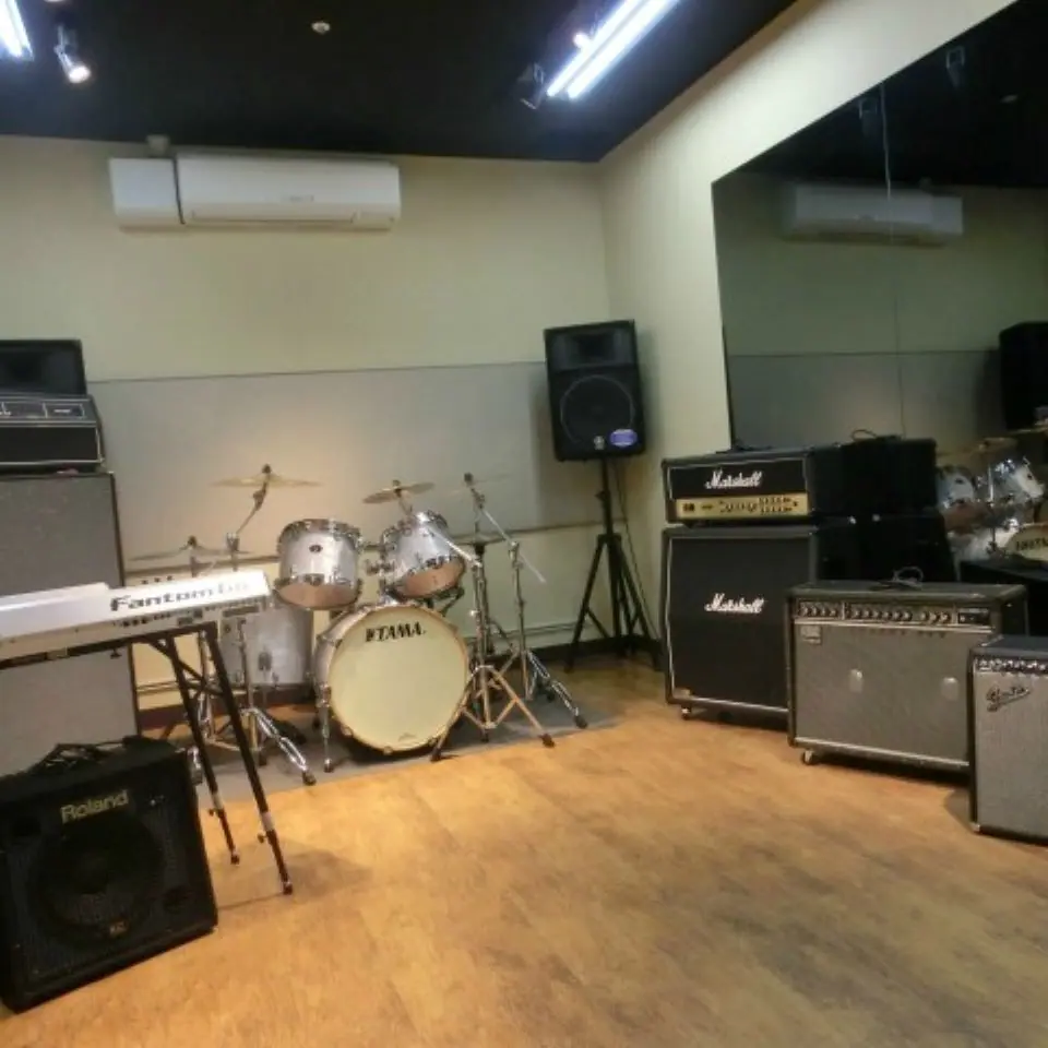 島村楽器 仙台泉パークタウンタピオ店 レンタルスタジオ(ドラムとアンプのある練習室)