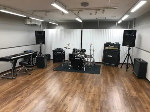 島村楽器 仙台ロフト店 レンタルスタジオ（ドラムとアンプのある練習室）