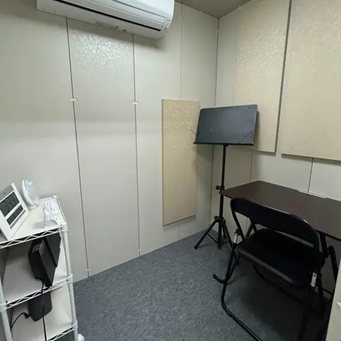 新丸子レンタルルーム 防音ブース(防音ブースの室内)