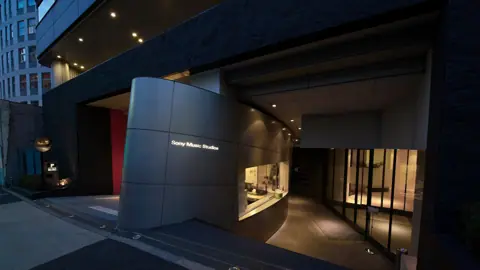 ソニー・ミュージックスタジオ：建物の外観・入口