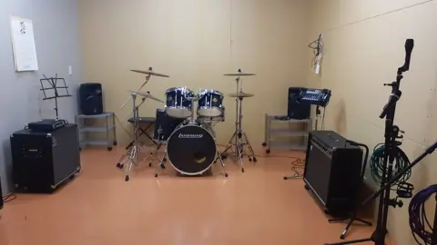 サウンドジムあしかが 貸スタジオ：ドラムとアンプのある部屋
