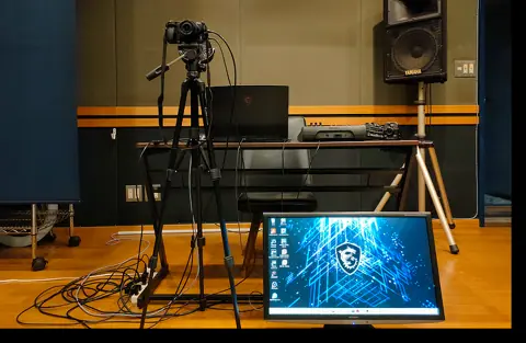 スタジオ サウンドステア（STUDIO SOUND STAIR）：配信用カメラとモニター