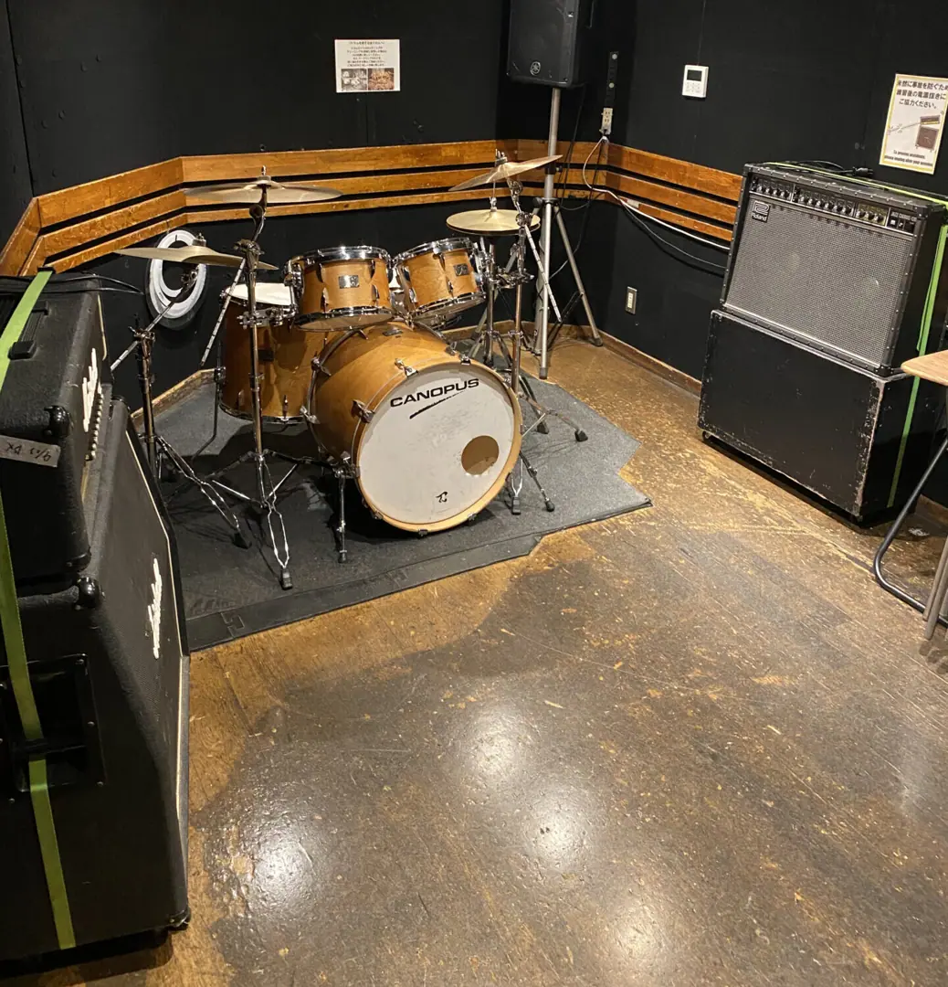 Sound Studio DOM（ドラムとアンプのある練習室）