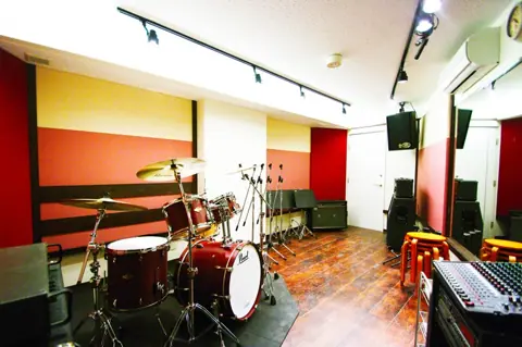 SOUND STUDIO REVIVAL:ドラムのある練習室