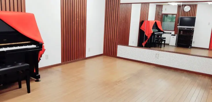 Rehearsal & Recording Studio SOUND Vintage(スタジオ ヴィンテージ)(グランドピアノと鏡のある室内)
