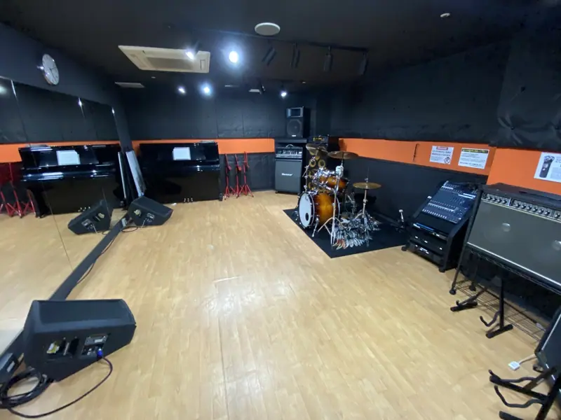 sound Boogie 小倉店（ドラム・ピアノ・アンプのある練習室）