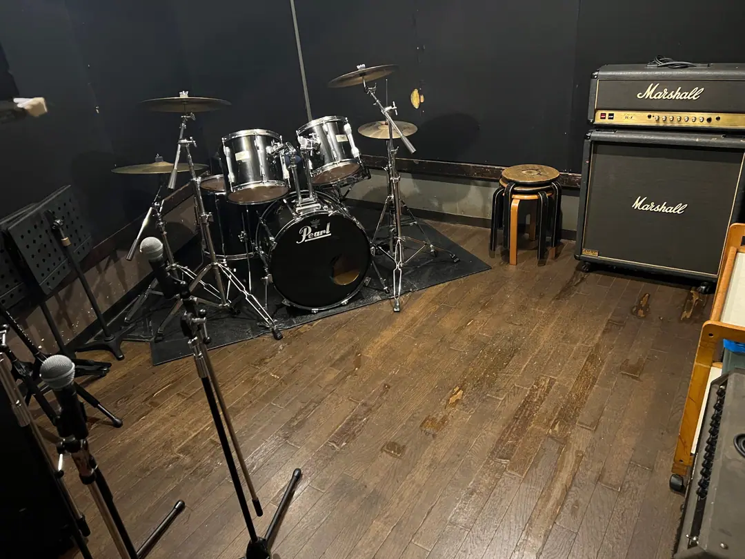 音楽スタジオツータイムス（Sound Studio 2Times）（Cスタジオ、ドラムとアンプ）