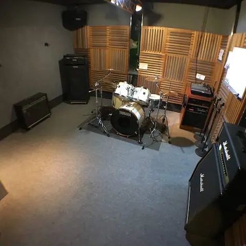 studio always（スタジオオルウェイズ）：ドラムとアンプのある練習室