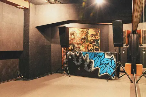studio Bapple（スタジオバップル）（スピーカーとDJ機材のあるスタジオ）