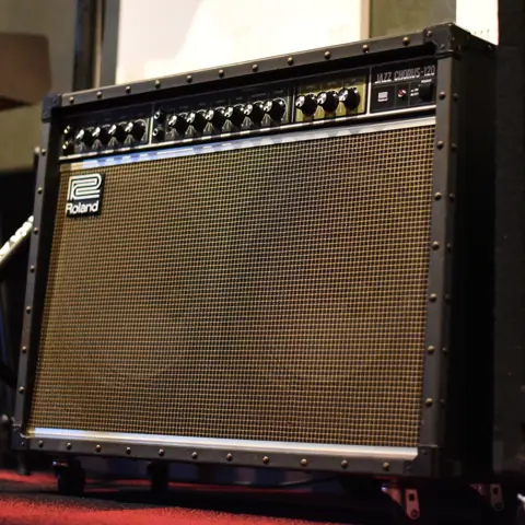 music studio BASE:Rolandのギターアンプ
