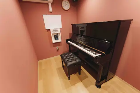 STUDIO BAYD 新百合ヶ丘ピアノハウス：Aスタジオ、アップライトピアノ