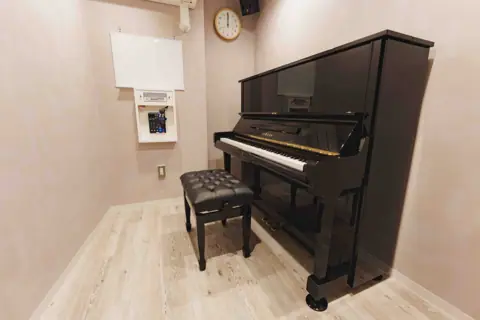 STUDIO BAYD 新百合ヶ丘ピアノハウス：Bスタジオ、アップライトピアノ