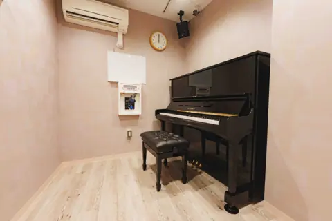 STUDIO BAYD 新百合ヶ丘ピアノハウス：Dスタジオ、アップライトピアノ