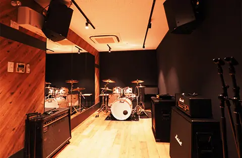 Studio Bpm Kanda（スタジオBPM 神田）（ドラムとアンプのある練習室）