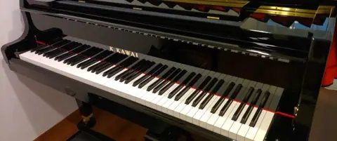 音楽練習室 スタジオショパン（グランドピアノ）
