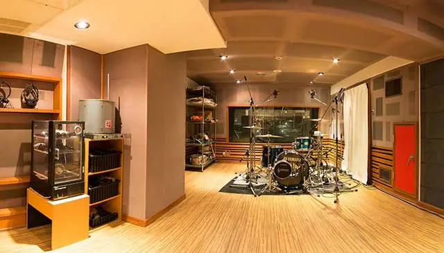 Studio Cooper スタジオクーパー(ドラムセットのあるレコーディングルーム)
