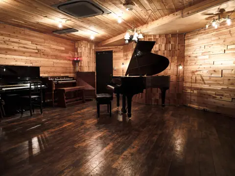 STUDIO Dede(グランドピアノのある部屋)
