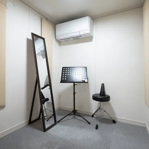 STUDIO楽 川崎店:ドラム練習用の部屋