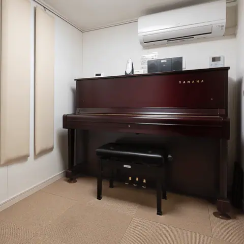 STUDIO楽 横浜反町店(アップライトピアノのある練習室)